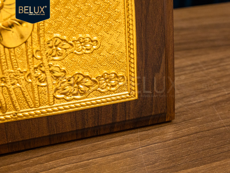 Tranh hoa sen bằng đồng mạ vàng 24k 31x24cm